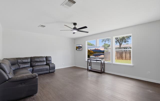 Home for sale at 255 Hallie Cove in San Antonio, TX — photo 5