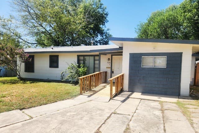 Home for sale at 762 Marquette Dr in San Antonio, TX — photo 1