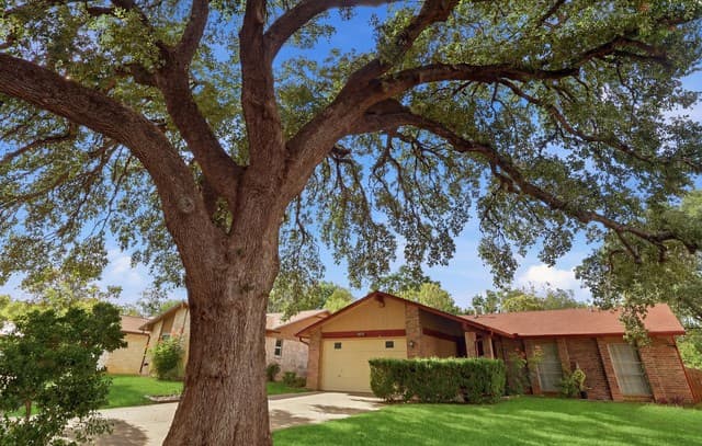 Home for sale at 8838 Thatch Dr in San Antonio, TX — photo 2