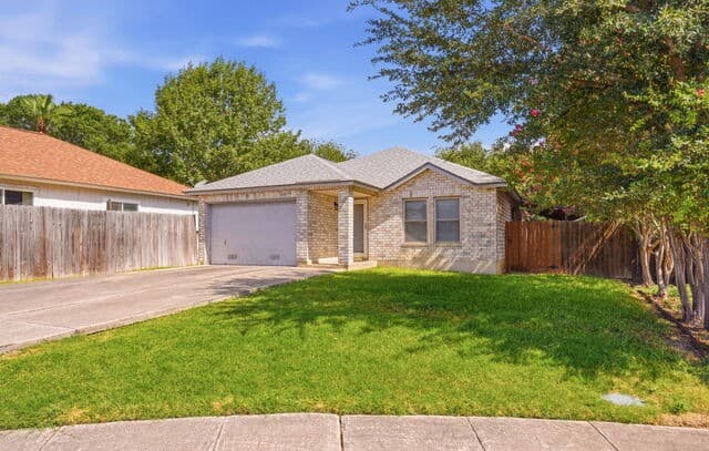 Home for sale at 6819 Honeyridge Ln in San Antonio, TX — photo 2