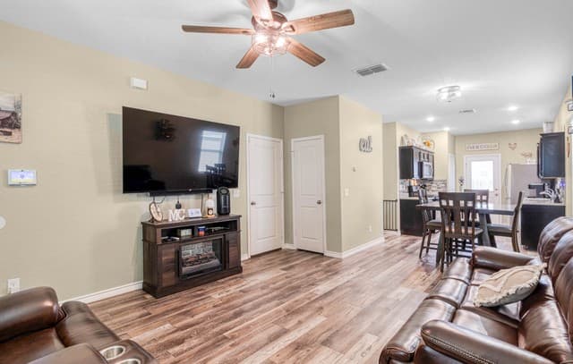Home for sale at 5154 Morning Graze in St Hedwig, TX — photo 4