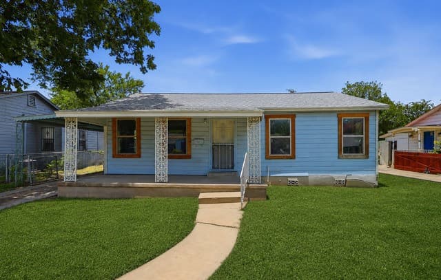 Home for sale at 2139 Texas Ave in San Antonio, TX — photo 2