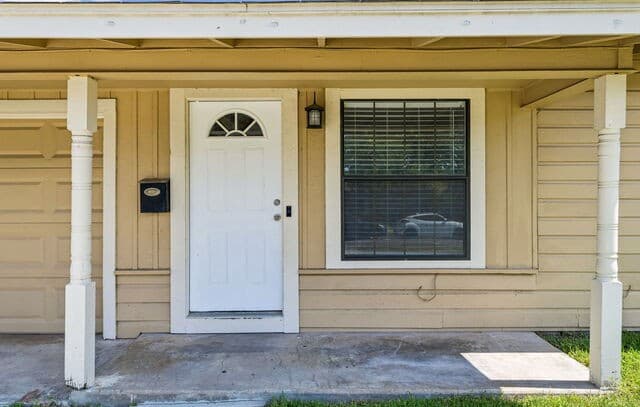 Home for sale at 835 Lovera Blvd in San Antonio, TX — photo 4
