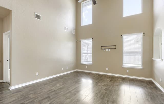 Home for sale at 232 Dove Hl in Cibolo, TX — photo 3