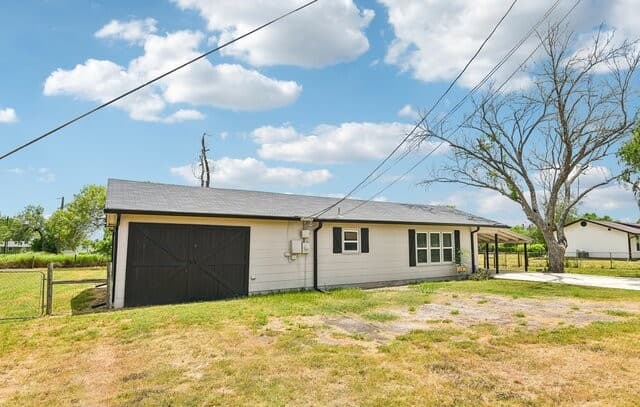 Home for sale at 714 Orange St in Jourdanton, TX — photo 3
