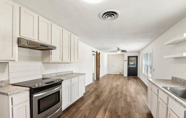 Home for sale at 714 Orange St in Jourdanton, TX — photo 4