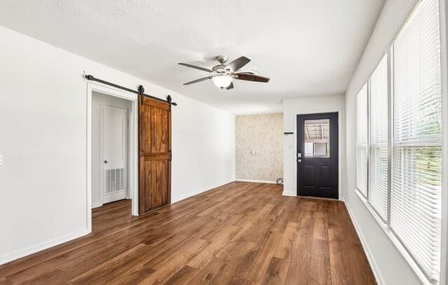 Home for sale at 714 Orange St in Jourdanton, TX — photo 5