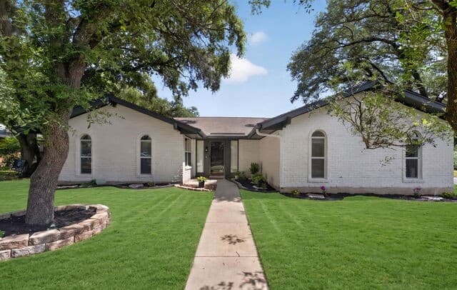 3-bedroom home for sale at 721 Balfour Dr in Windcrest TX