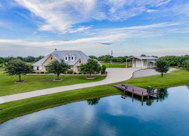 Home for sale at 1980 County Road 361 in La Vernia, TX — photo 2