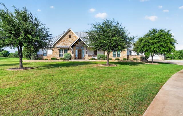 Home for sale at 1980 County Road 361 in La Vernia, TX — photo 4
