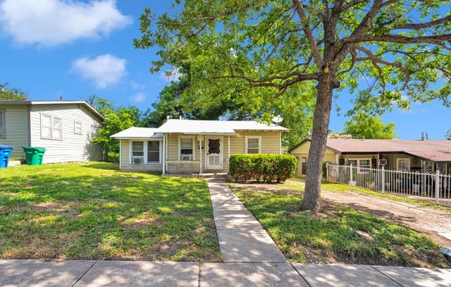 Home for sale at 1611 Lee Hall in San Antonio, TX — photo 1