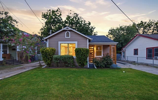 Home for sale at 221 E French Pl in San Antonio, TX — photo 1