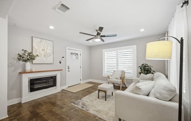 Home for sale at 221 E French Pl in San Antonio, TX — photo 5