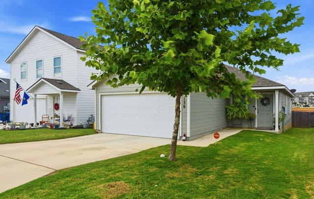 Home for sale at 156 Cowboy Rdg in Pleasanton, TX — photo 1