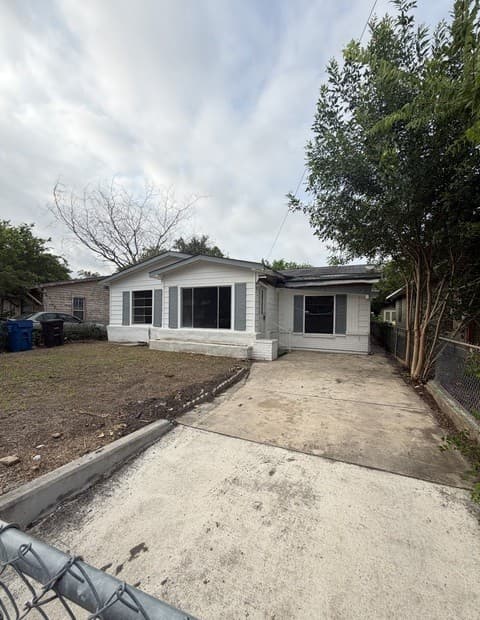Home for sale at 662 Brunswick Blvd in San Antonio, TX — photo 1