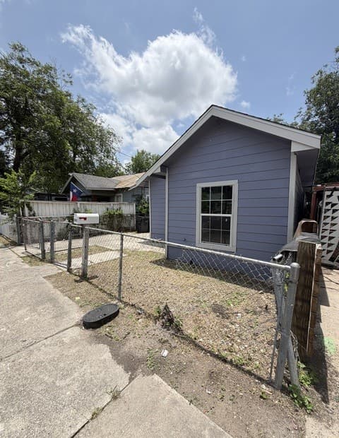 Home for sale at 1812 Ruiz St in San Antonio, TX — photo 1