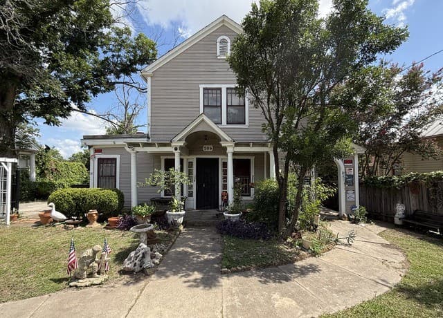 Home for sale at 706 E Carson in San Antonio, TX — photo 1