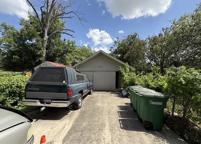 Home for sale at 706 E Carson in San Antonio, TX — photo 4