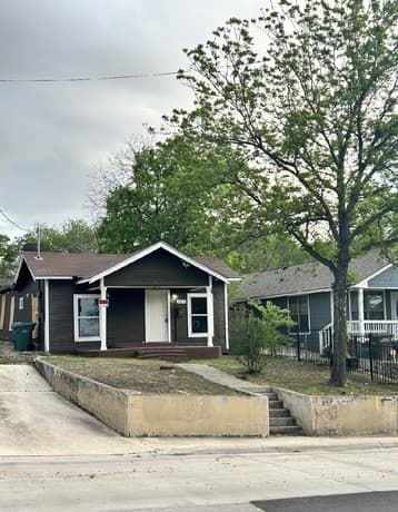 Home for sale at 2650 E Commerce St in San Antonio, TX — photo 1