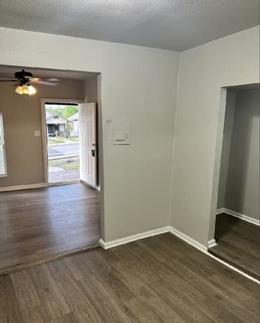 Home for sale at 2650 E Commerce St in San Antonio, TX — photo 4