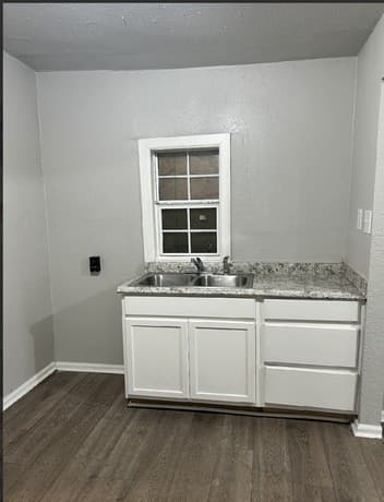Home for sale at 2650 E Commerce St in San Antonio, TX — photo 5