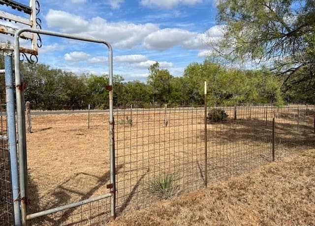 Home for sale at 326 W Pr 324 in Jourdanton, TX — photo 3