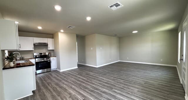 Home for sale at 808 E 6th St in Nixon, TX — photo 1