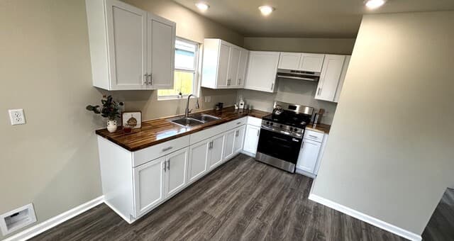 Home for sale at 808 E 6th St in Nixon, TX — photo 3