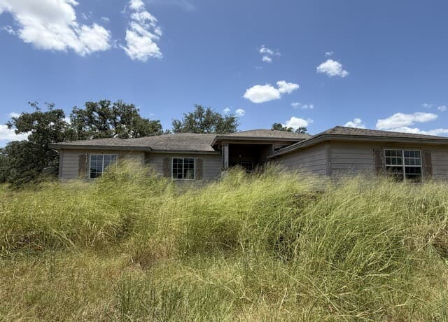 Home for sale at 380 County Road 6723 in Natalia, TX — photo 4