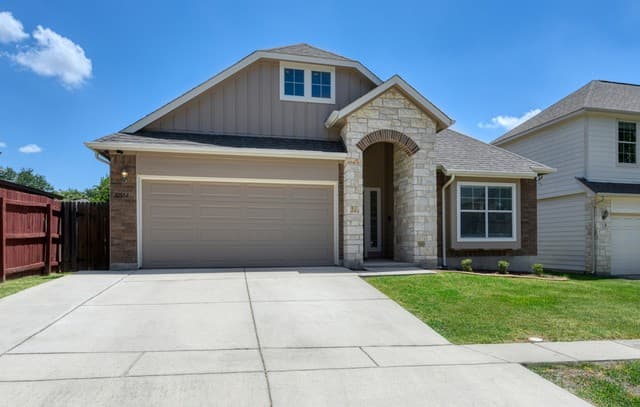 Home for sale at 10912 Forest Breeze in Live Oak, TX — photo 2