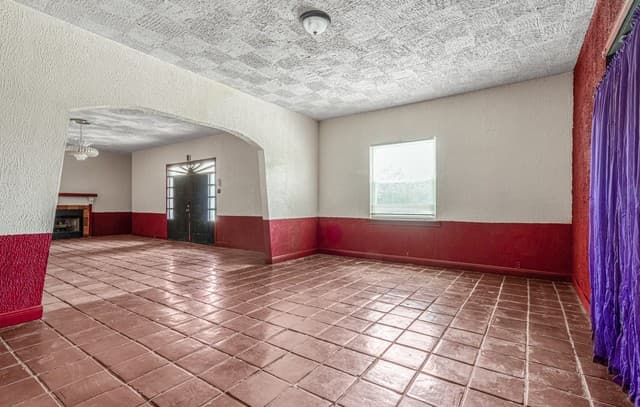 Home for sale at 9602 County Road 5723 in Castroville, TX — photo 3