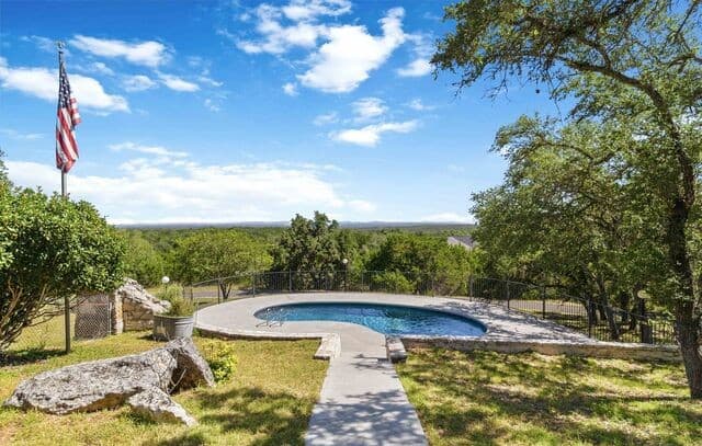 Home for sale at 318 Remington Dr in Bergheim, TX — photo 2