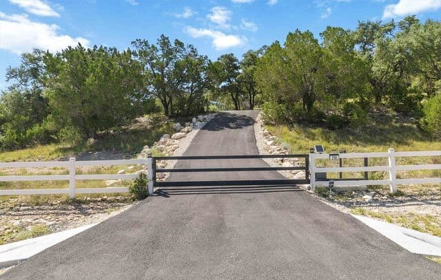 Home for sale at 318 Remington Dr in Bergheim, TX — photo 3