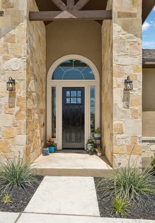 Home for sale at 527 James Way in Castroville, TX — photo 2