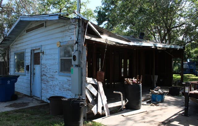 Home for sale at 717 Ormand St in Pleasanton, TX — photo 4