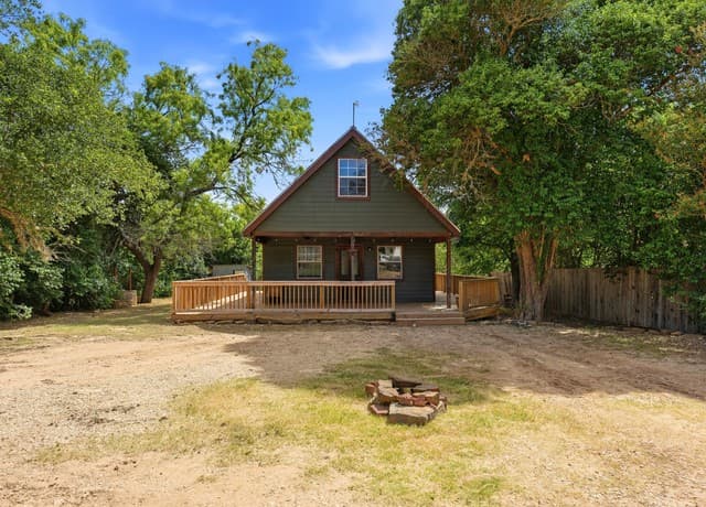 Home for sale at 301 Madrona Ln in Bandera, TX — photo 2