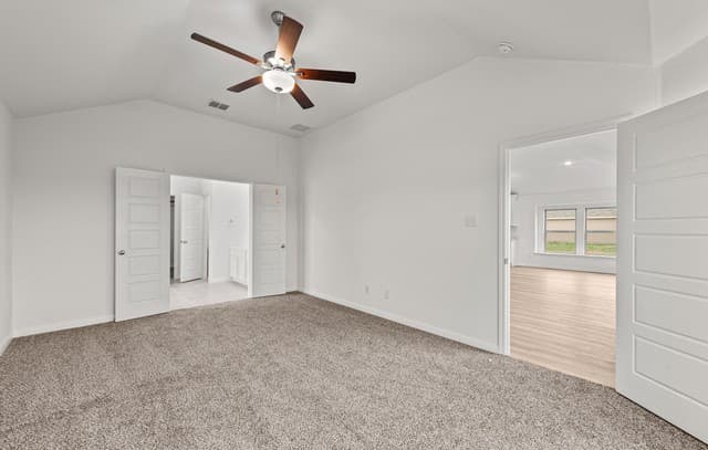 Home for sale at 100 Prescott Dr in Floresville, TX — photo 3