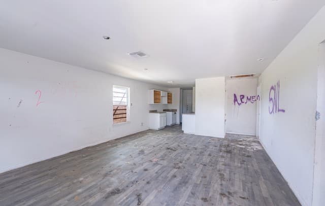 Home for sale at 1003 Yucca St in San Antonio, TX — photo 4