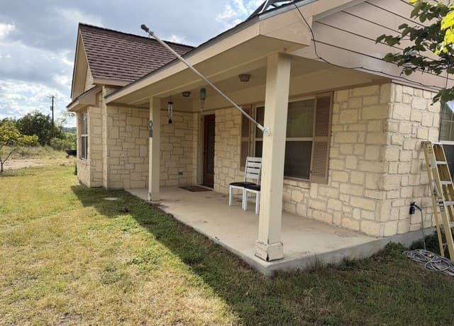 Home for sale at 421 Armadillo Trail Dr E in Comfort, TX — photo 2