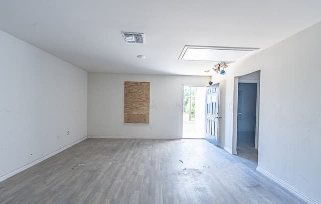 Home for sale at 1011 Yucca St in San Antonio, TX — photo 4
