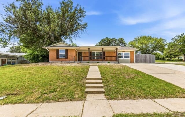 Home for sale at 3918 Oak Trl in San Antonio, TX — photo 3