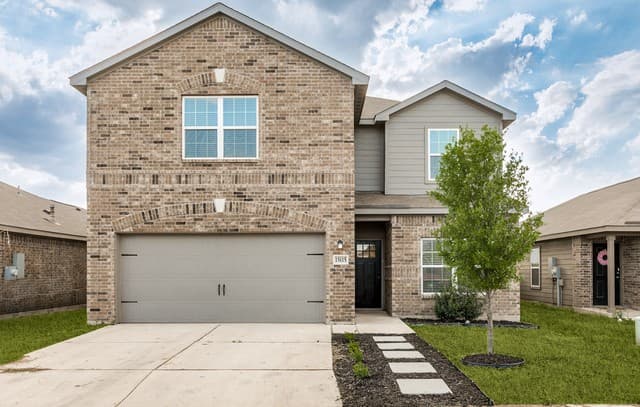 Home for sale at 15115 Escalante Pass in Von Ormy, TX — photo 2
