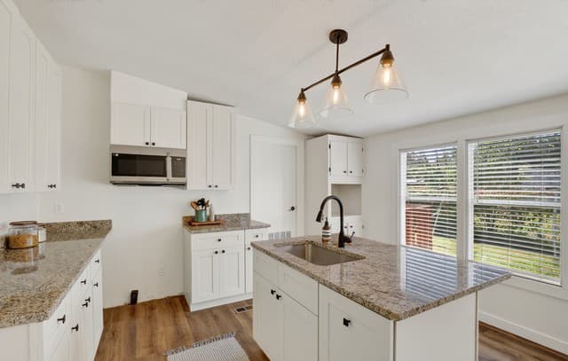 Home for sale at 1302 Hickory Street in Jourdanton, TX — photo 2
