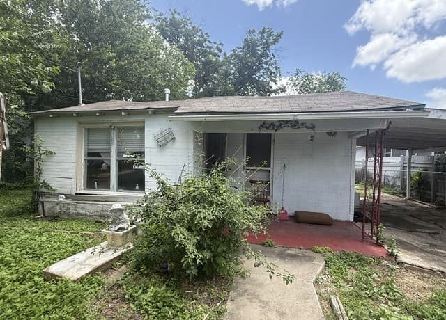 Home for sale at 4438 Buena Vista St in San Antonio, TX — photo 1