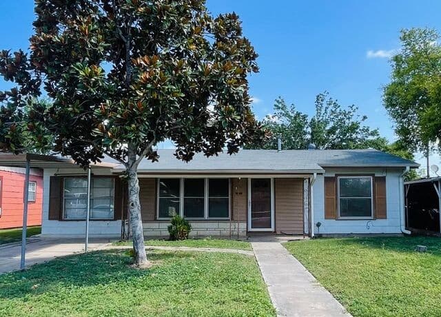 Home for sale at 111 Edgebrook Ln in San Antonio, TX — photo 1