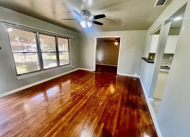 Home for sale at 111 Edgebrook Ln in San Antonio, TX — photo 3