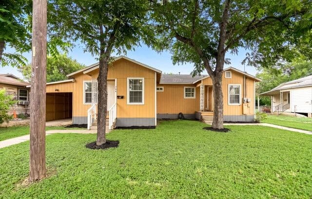 Home for sale at 706 W Winnipeg Ave in San Antonio, TX — photo 2