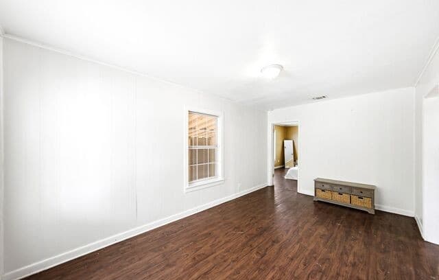 Home for sale at 706 W Winnipeg Ave in San Antonio, TX — photo 5