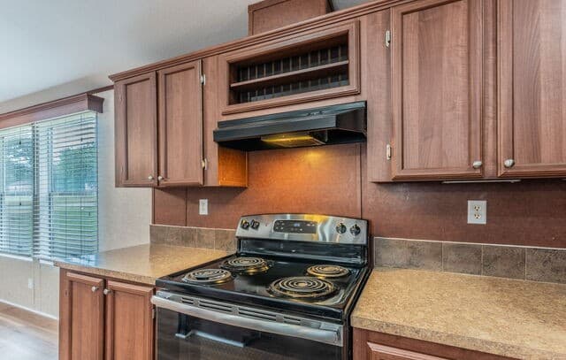 Home for sale at 200 W Elwood St in Falls City, TX — photo 5