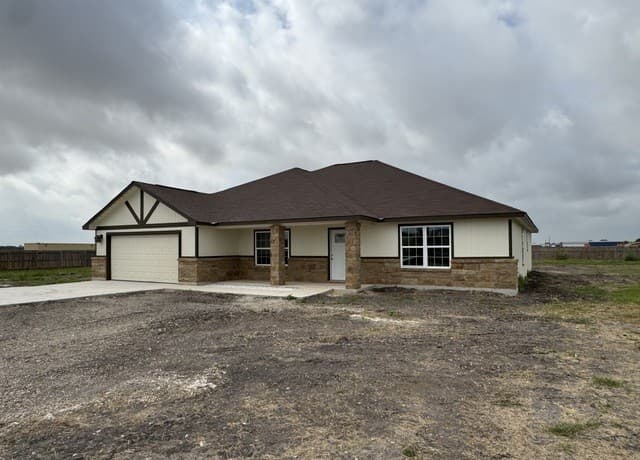 Home for sale at 472 County Rd. 679 in Natalia, TX — photo 2